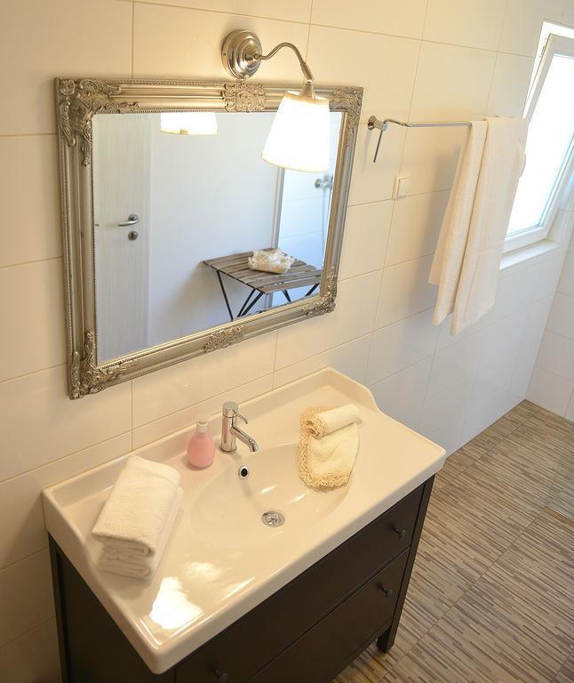Effie Perine Apartments Bled Room photo