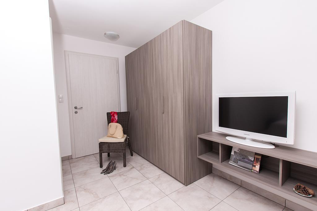 Effie Perine Apartments Bled Room photo